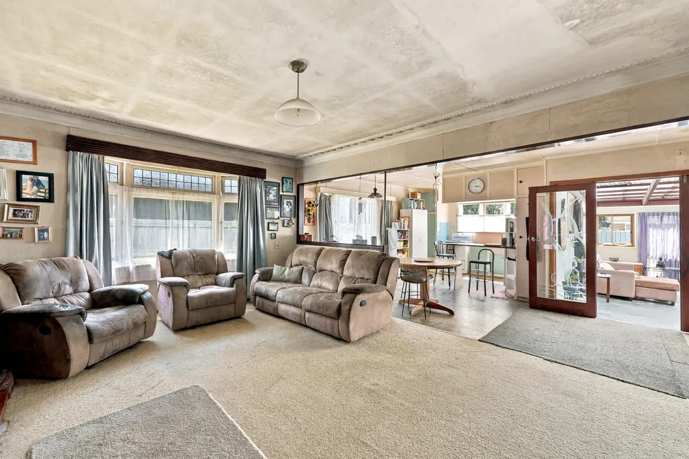 Photos of 240 Princes Street East