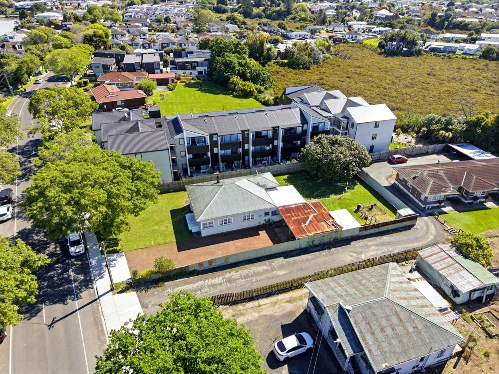 Photos of 240 Princes Street East