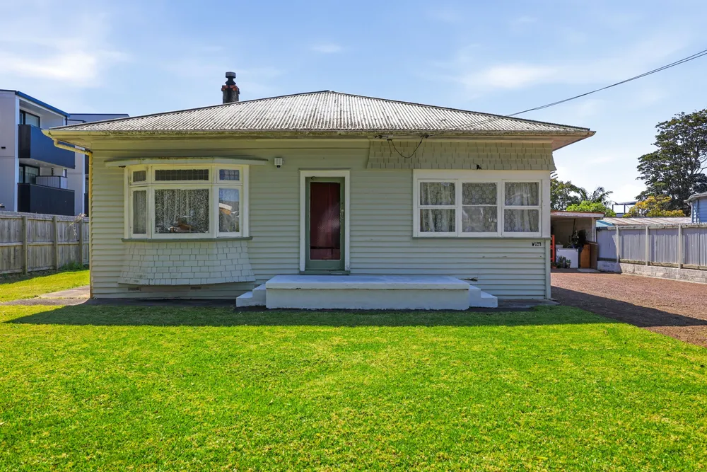 Photos of 240 Princes Street East