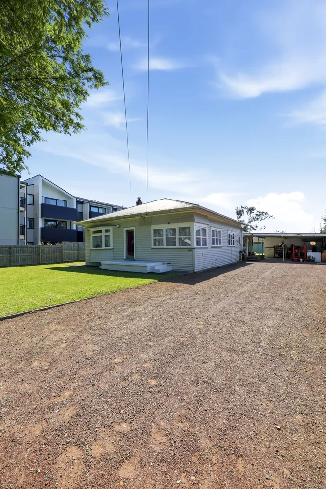 Photos of 240 Princes Street East