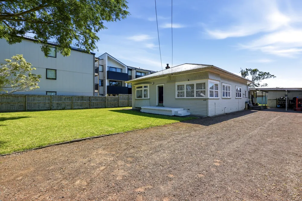 Photos of 240 Princes Street East