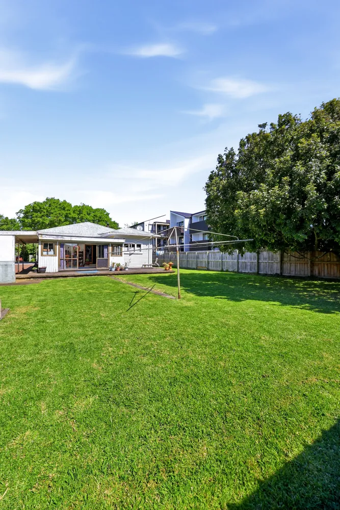 Photos of 240 Princes Street East