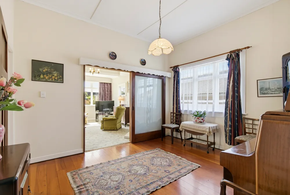 Photos of 19 Cam Street