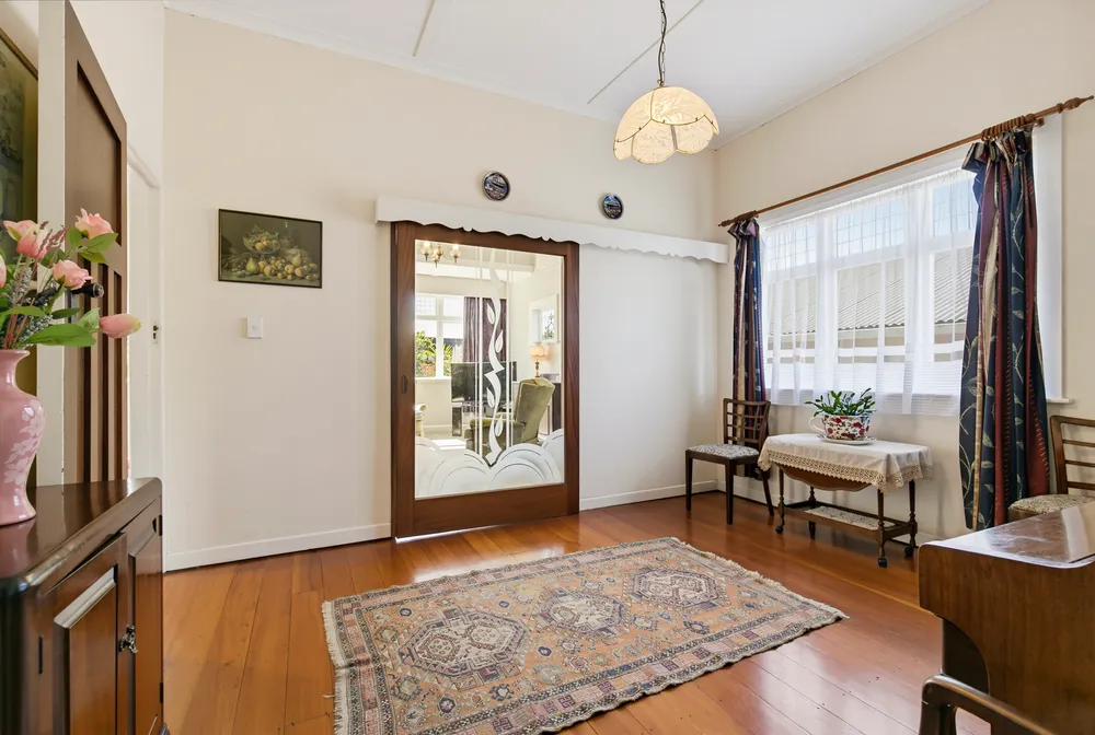 Photos of 19 Cam Street