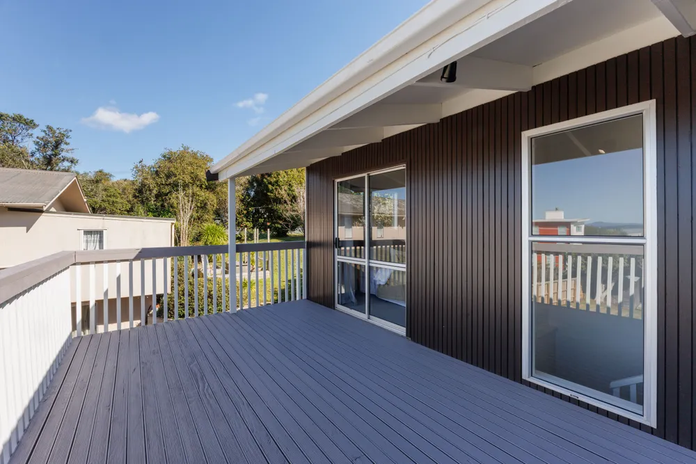 Photos of 1071 Whangaparaoa Road