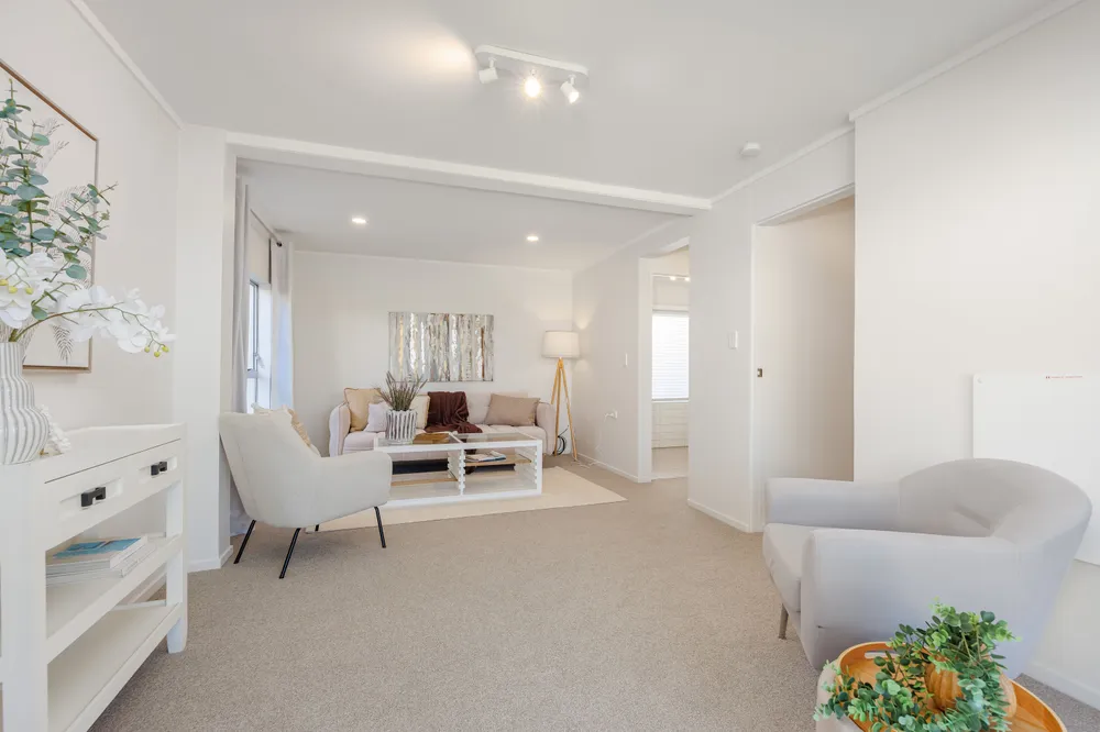 Photos of 1071 Whangaparaoa Road