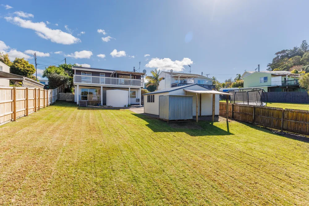 Photos of 1071 Whangaparaoa Road