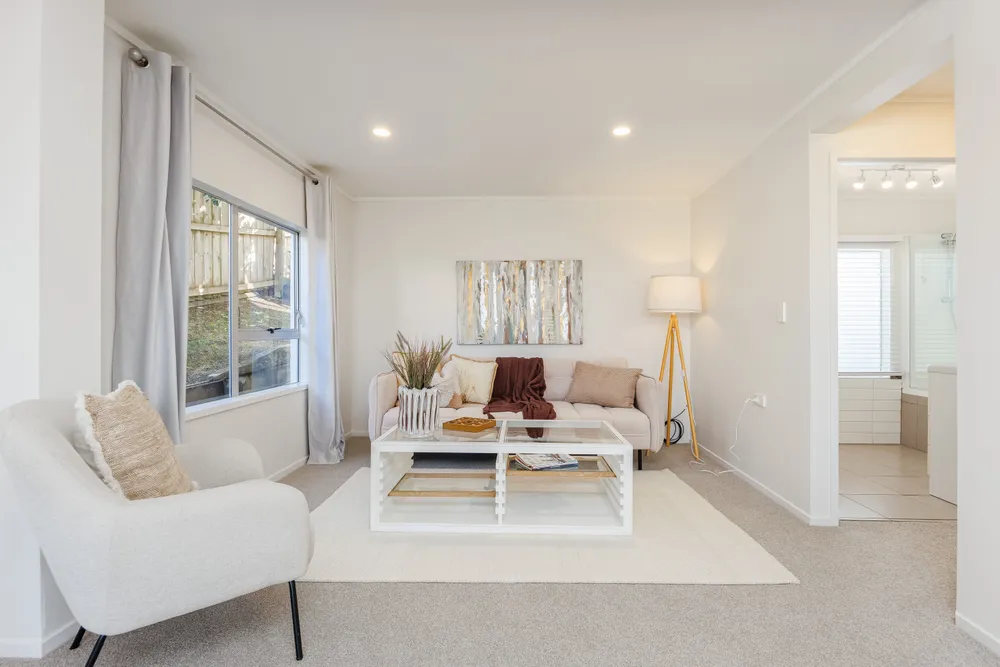 Photos of 1071 Whangaparaoa Road