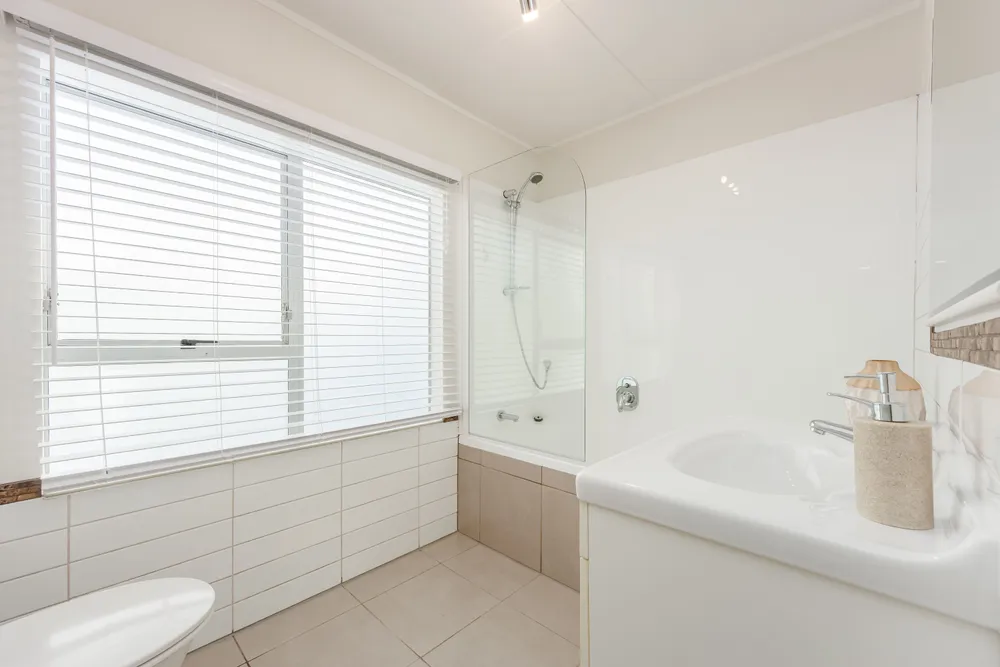 Photos of 1071 Whangaparaoa Road