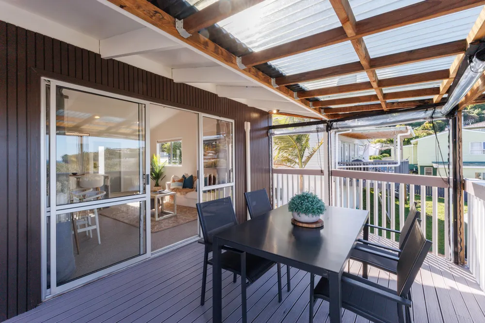Photos of 1071 Whangaparaoa Road
