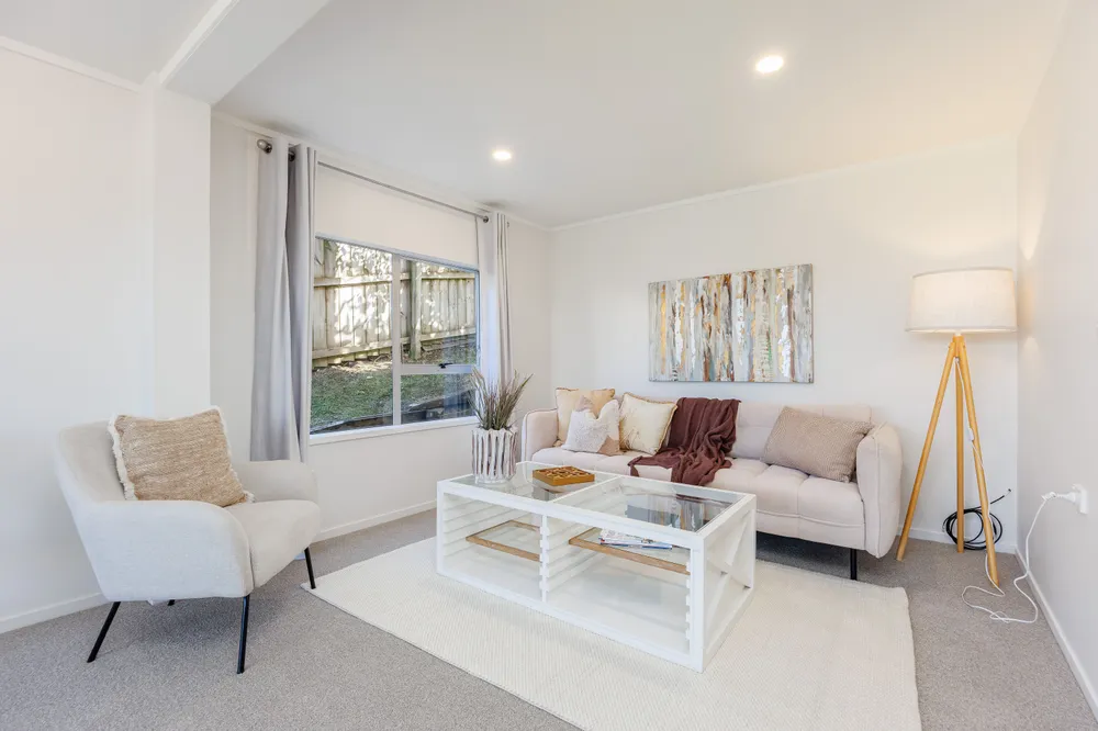 Photos of 1071 Whangaparaoa Road
