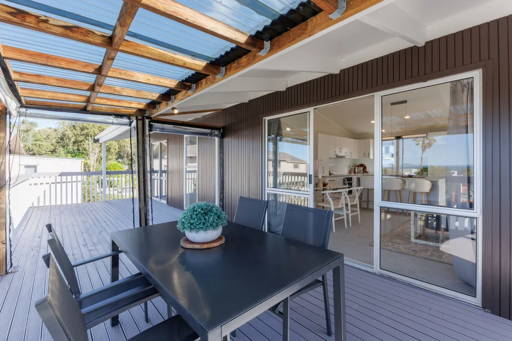 Photos of 1071 Whangaparaoa Road