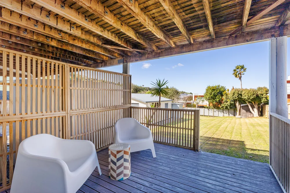 Photos of 1071 Whangaparaoa Road