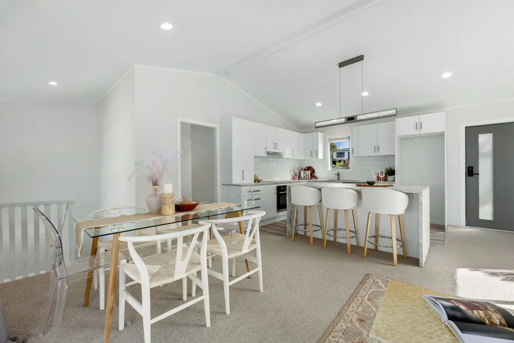 Photos of 1071 Whangaparaoa Road