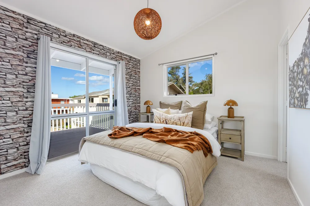 Photos of 1071 Whangaparaoa Road