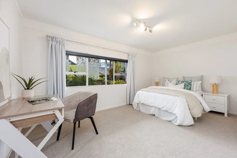 Photos of 1071 Whangaparaoa Road