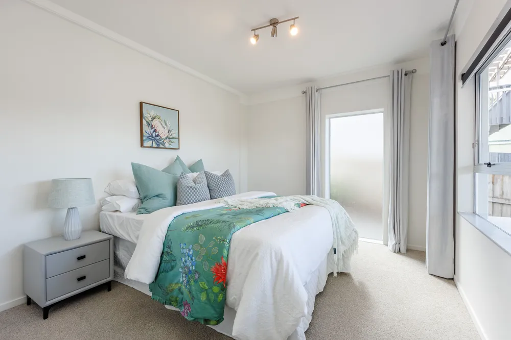 Photos of 1071 Whangaparaoa Road