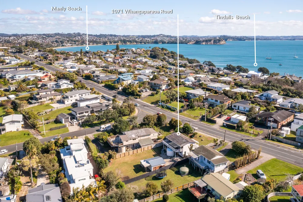 Photos of 1071 Whangaparaoa Road