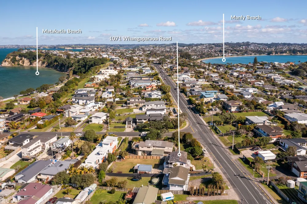 Photos of 1071 Whangaparaoa Road