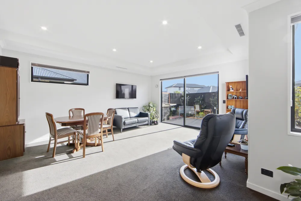 Photos of 42 Manakura Street