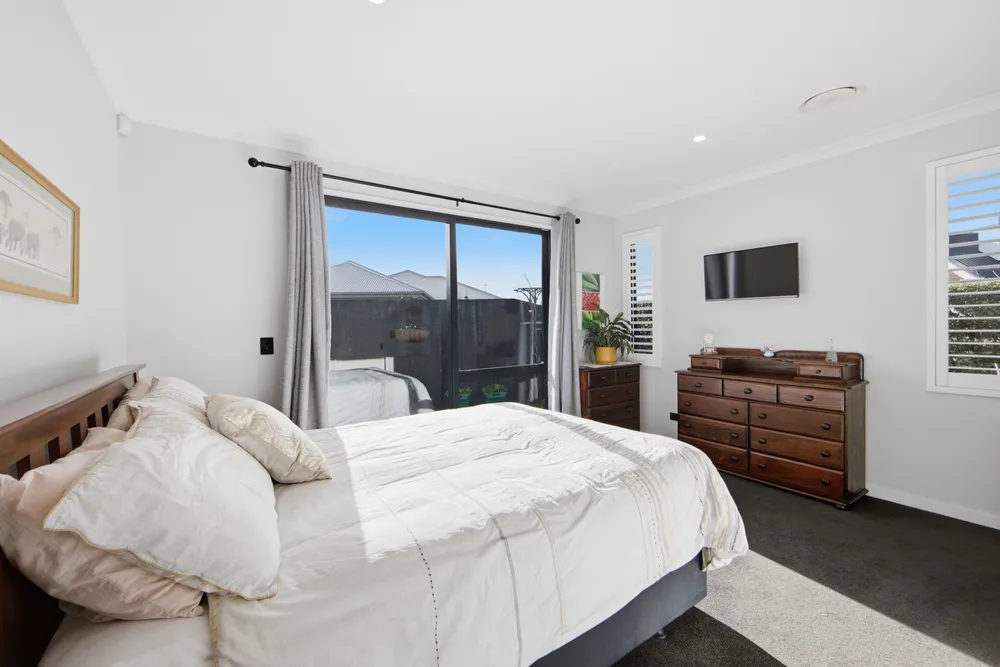 Photos of 42 Manakura Street