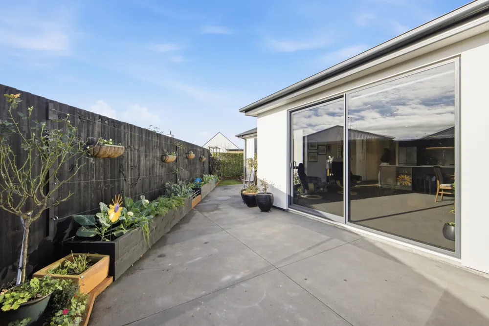 Photos of 42 Manakura Street
