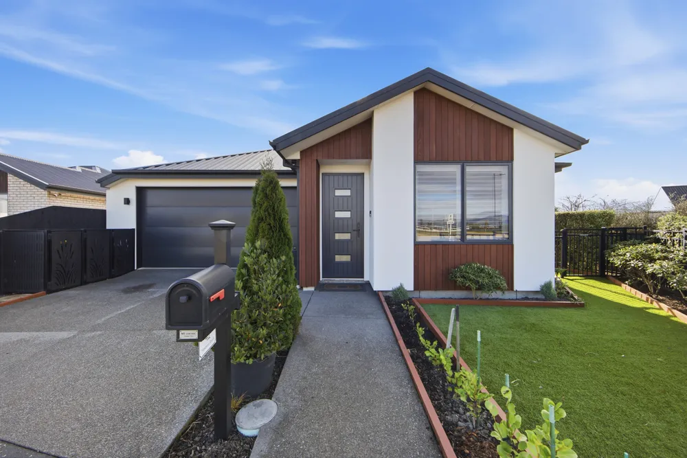 Photos of 42 Manakura Street