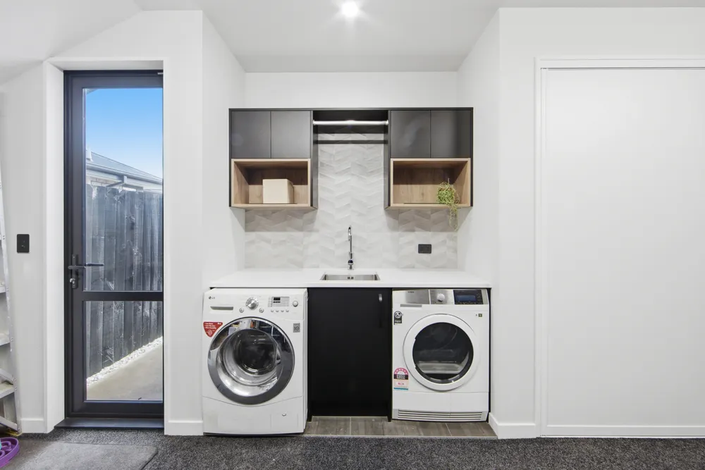 Photos of 42 Manakura Street
