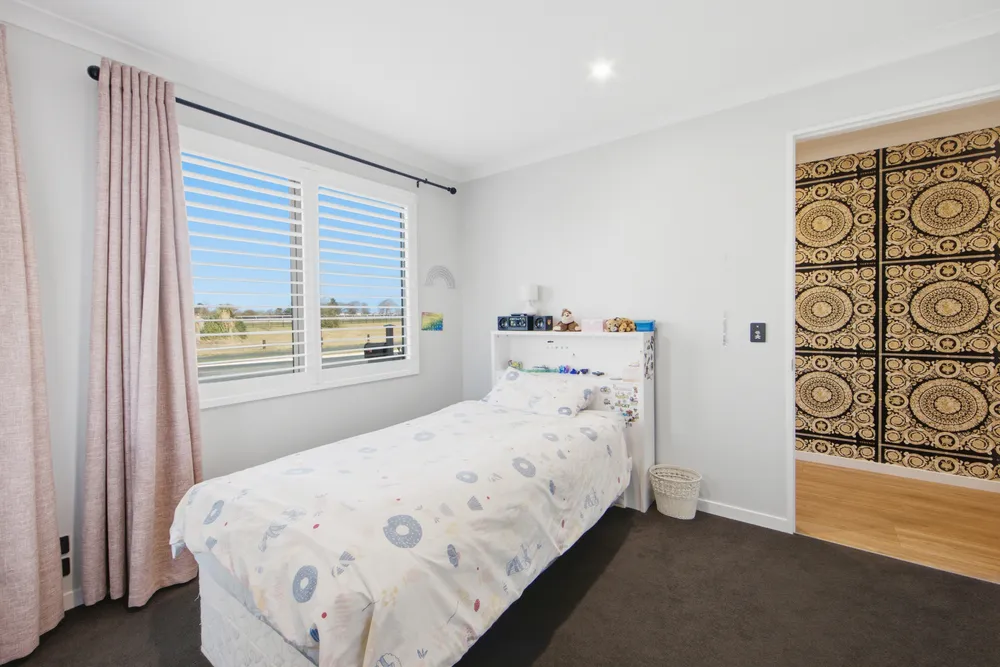 Photos of 42 Manakura Street
