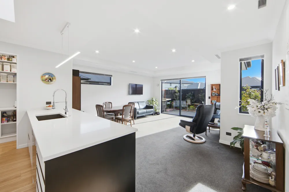 Photos of 42 Manakura Street
