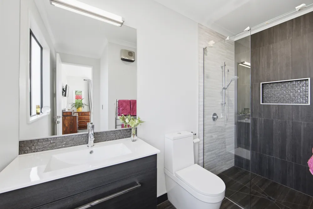 Photos of 42 Manakura Street