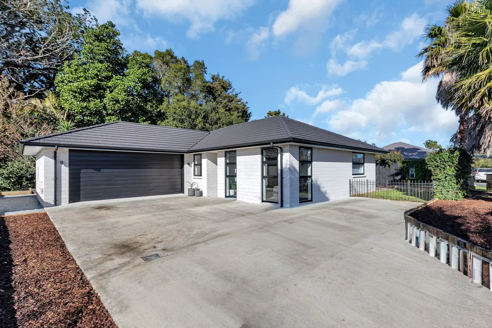 Photos of 10 Lochiel Place