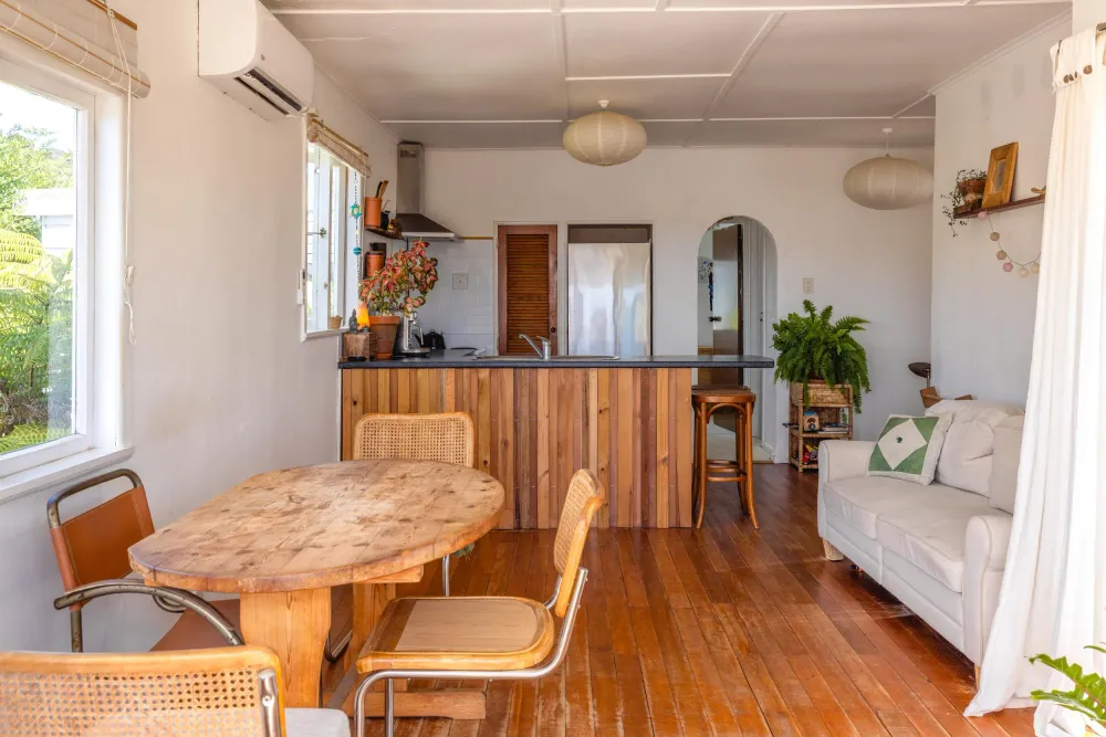 Photos of 24 Victoria Road South