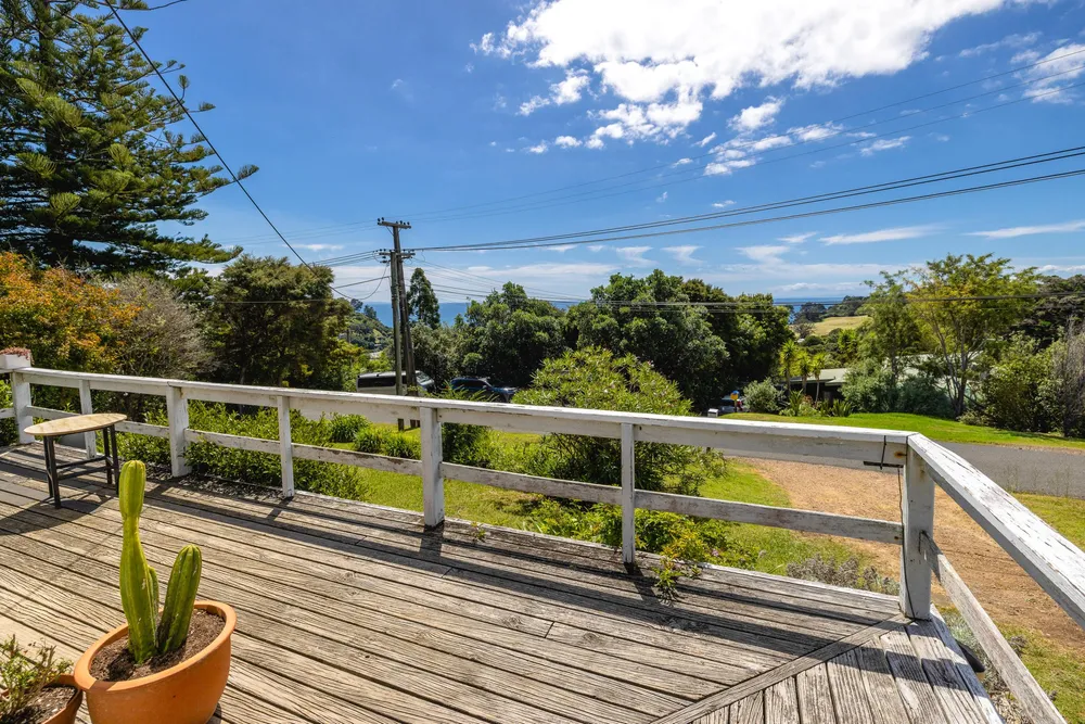 Photos of 24 Victoria Road South