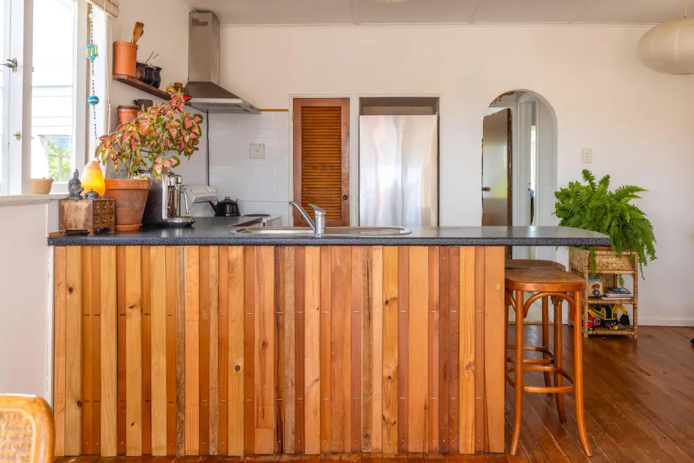 Photos of 24 Victoria Road South