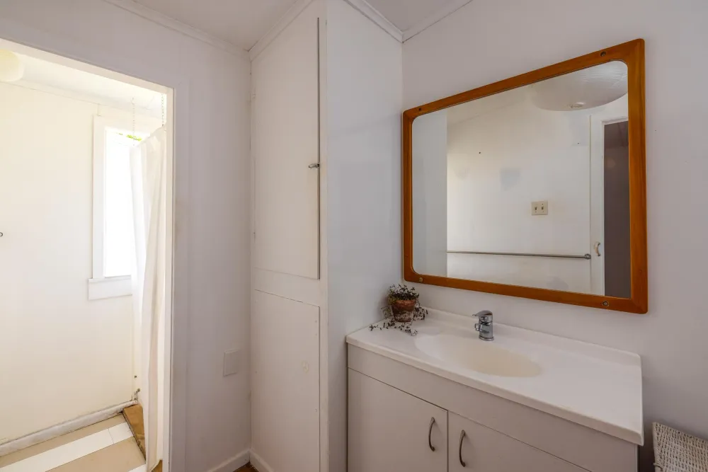 Photos of 24 Victoria Road South