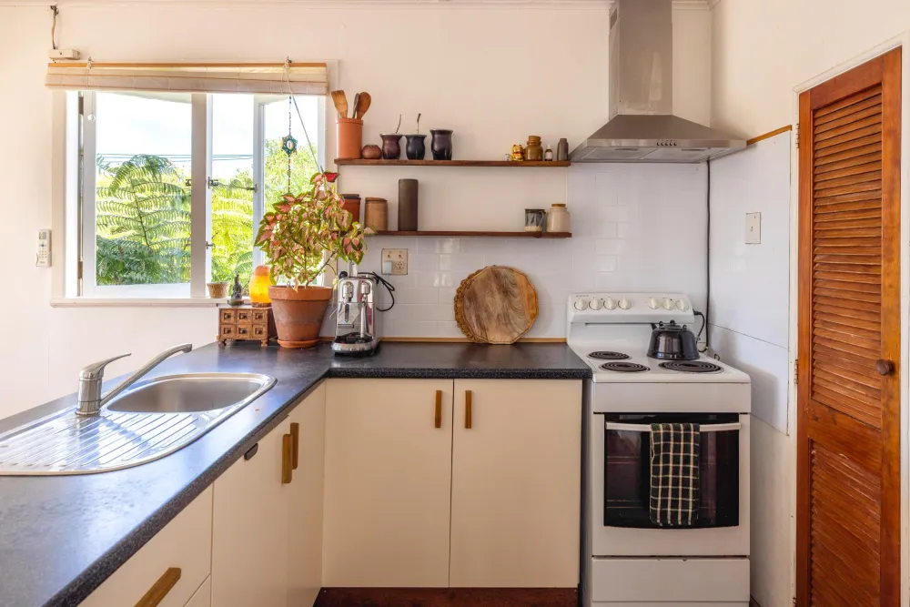 Photos of 24 Victoria Road South