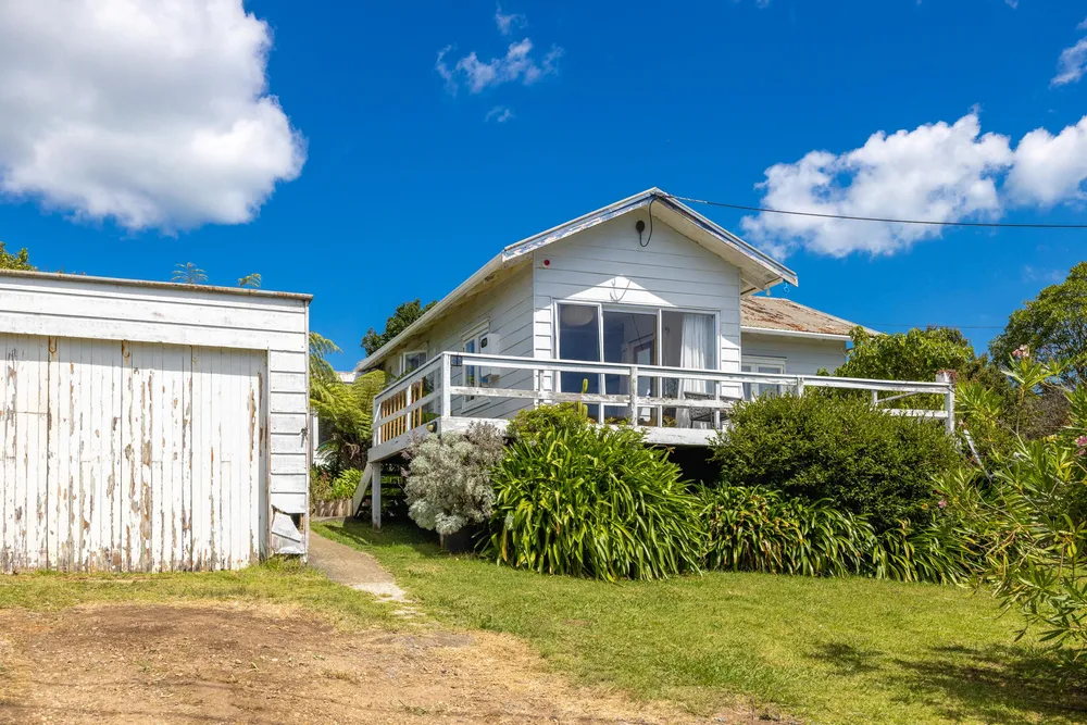 Photos of 24 Victoria Road South