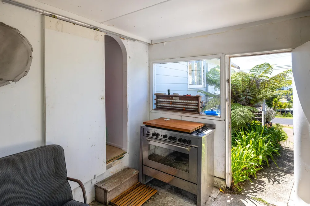 Photos of 24 Victoria Road South