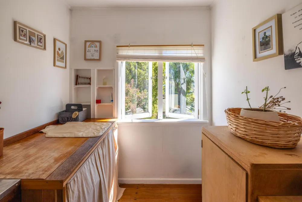 Photos of 24 Victoria Road South