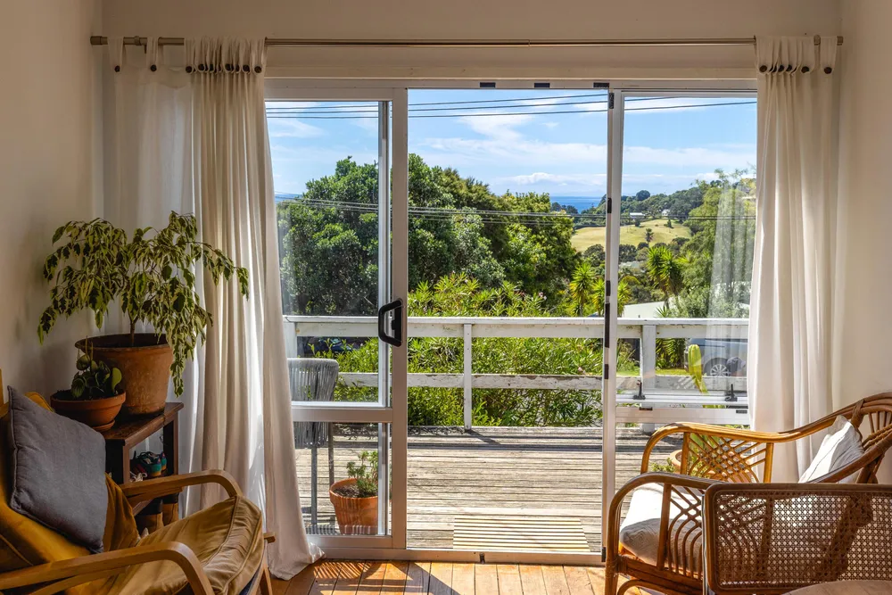 Photos of 24 Victoria Road South