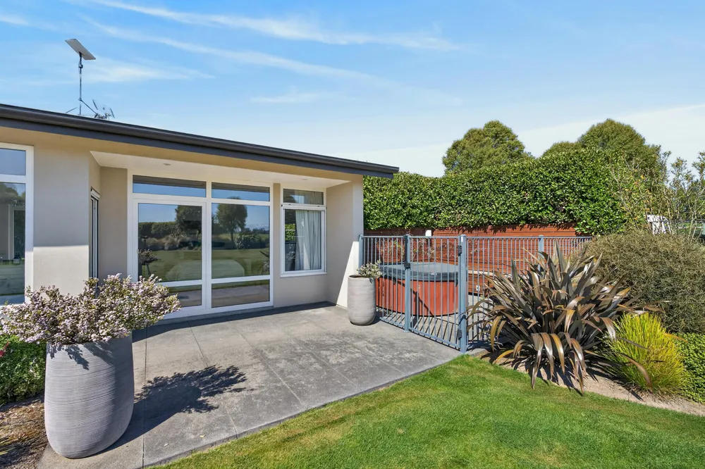 Photos of 35 Ridgens Road