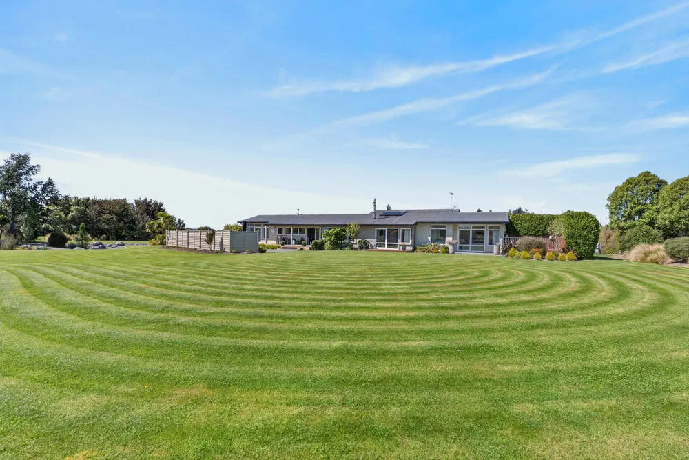 Photos of 35 Ridgens Road