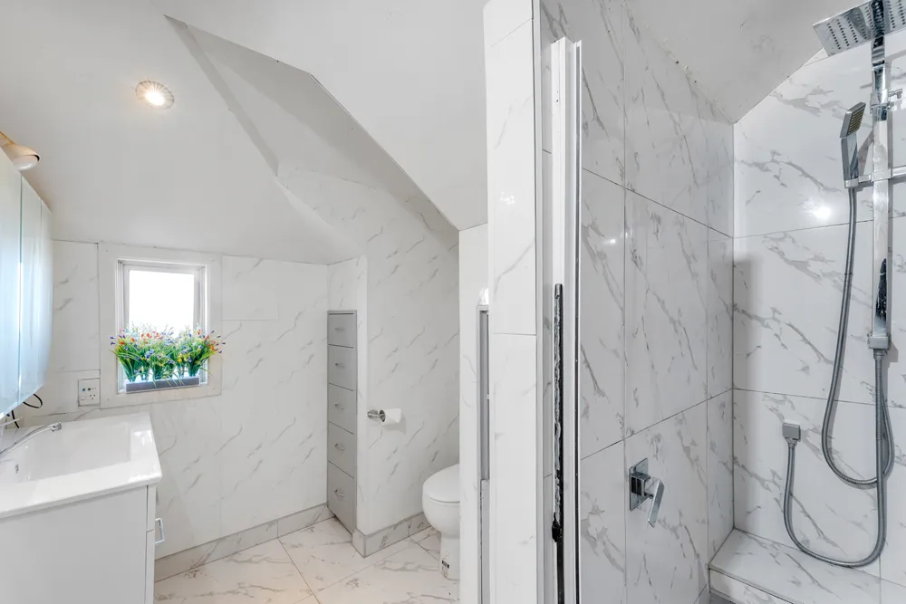 Photos of 18A Gilletta Road