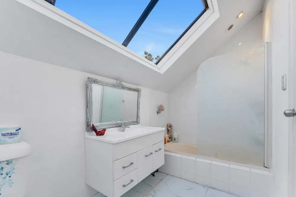 Photos of 18A Gilletta Road