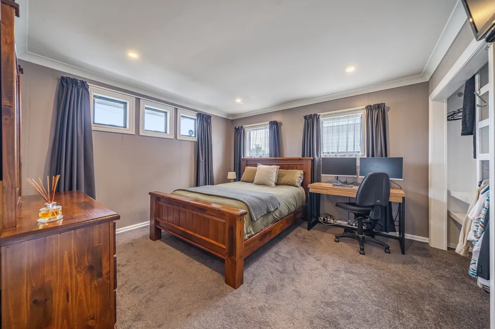 Photos of 55 Bristol Square