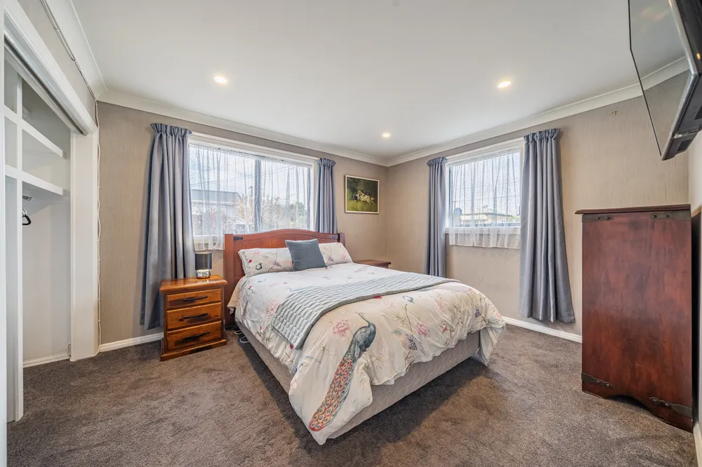 Photos of 55 Bristol Square