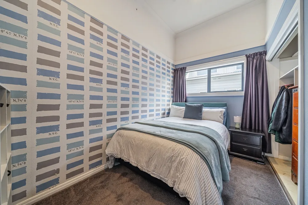 Photos of 55 Bristol Square