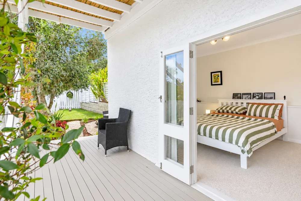 Photos of 33 Island Bay Road
