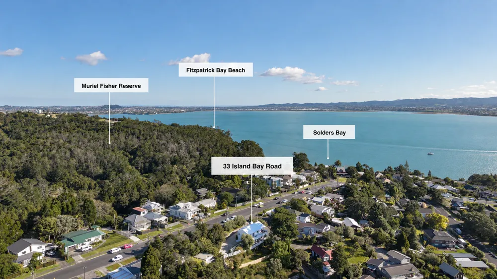 Photos of 33 Island Bay Road